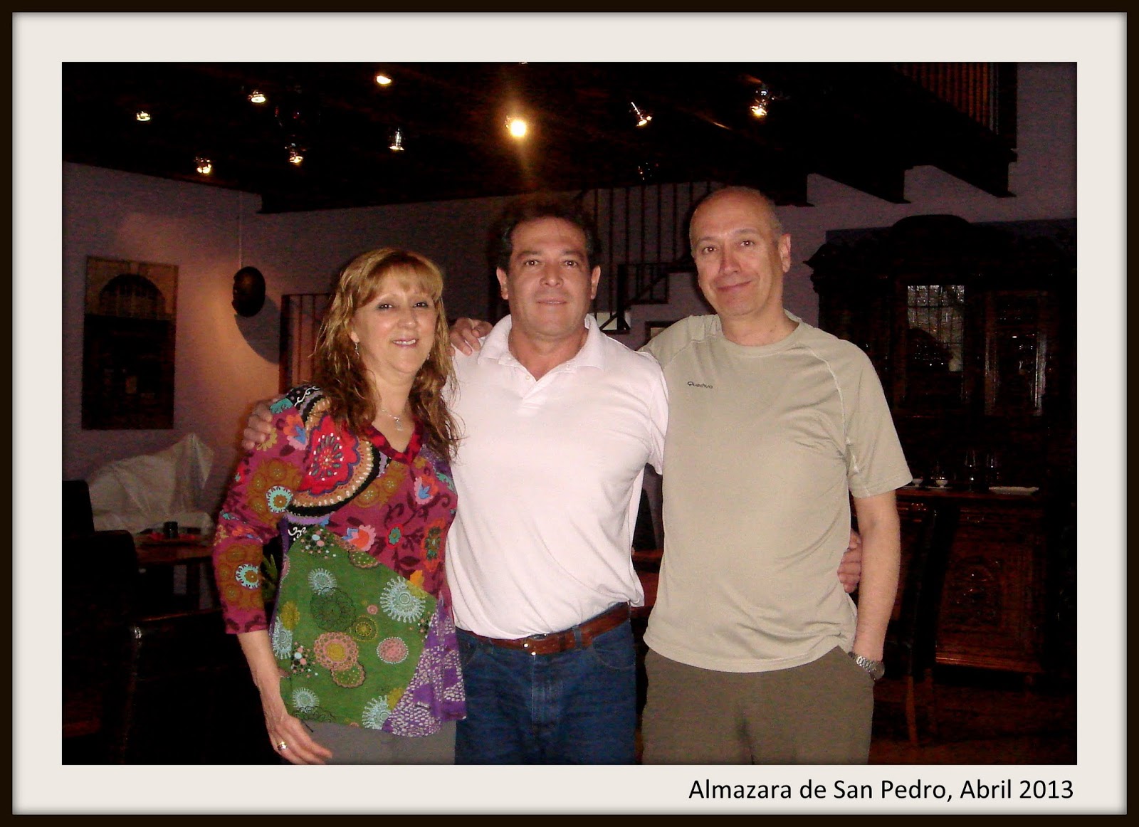 Manuel, entre dos clientes | Blog Almazara de San Pedro